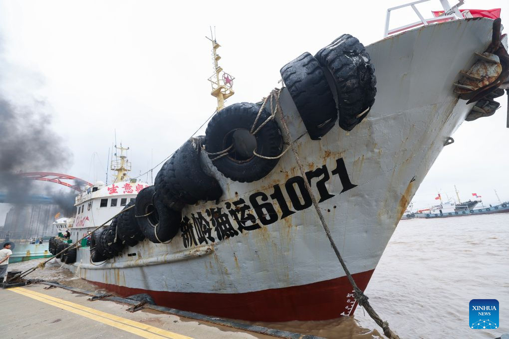 A vessel loaded with swimming crabs anchors at a fishing port of an aquatic products market in Zhoushan City, east China's Zhejiang Province, Aug. 12, 2026. Special licensed fishing vessels set sail for the East China Sea as the summer fishing moratorium was partially lifted on Tuesday. (Xinhua/Xu Yu)