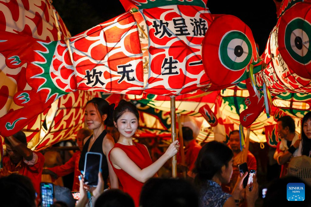 A fish lantern parade is staged in Chengkan Village of Huizhou District in Huangshan City, east China's Anhui Province, Aug. 3, 2026.
Parade processions of the giant fish-shaped lantern meander through the streets in the ancient villages of Huangshan, creating a stunning spectacle at night. Many visitors came here to experience the parades, benefiting local tourism and related industries. (Photo by Shi Yalei/Xinhua)