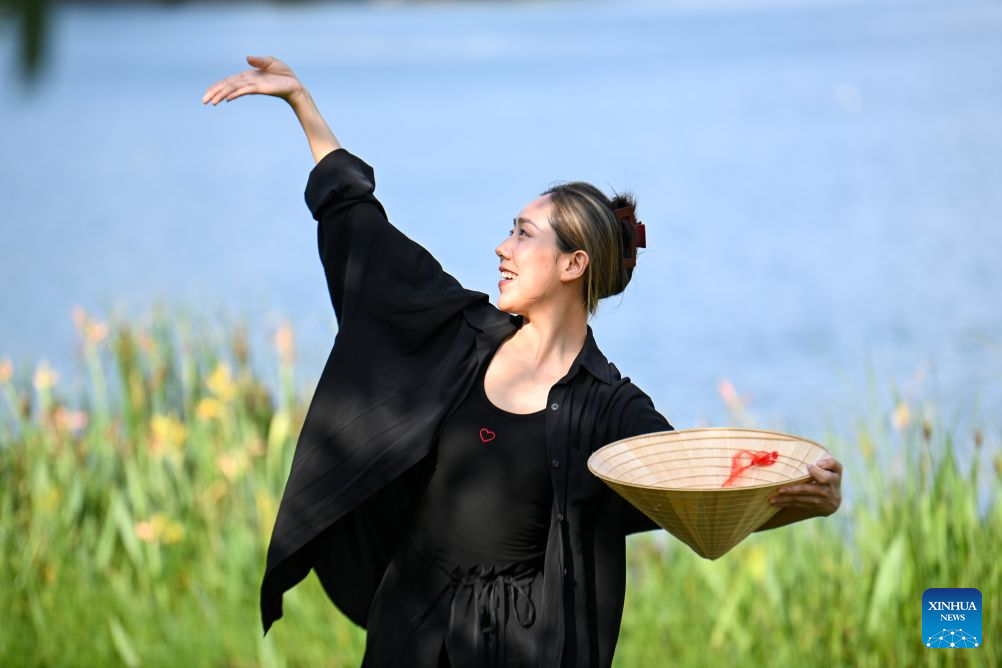 Vu Minh Anh practices dancing by a lake in Nanning, south China's Guangxi Zhuang Autonomous Region, Sept. 17, 2026. (Xinhua/Cao Yiming)