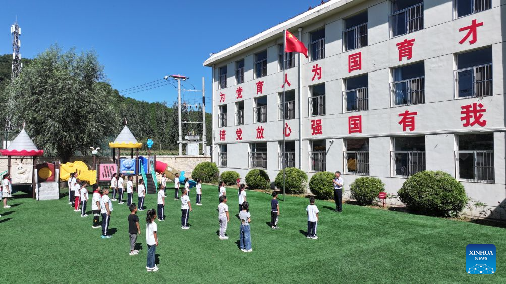 Zheng Baoguo (1st R) speaks during a flag-raising ceremony in Luozhuangzi Town of Jizhou District in Tianjin, north China, on Sept. 1, 2026. (Xinhua/Li Ran)