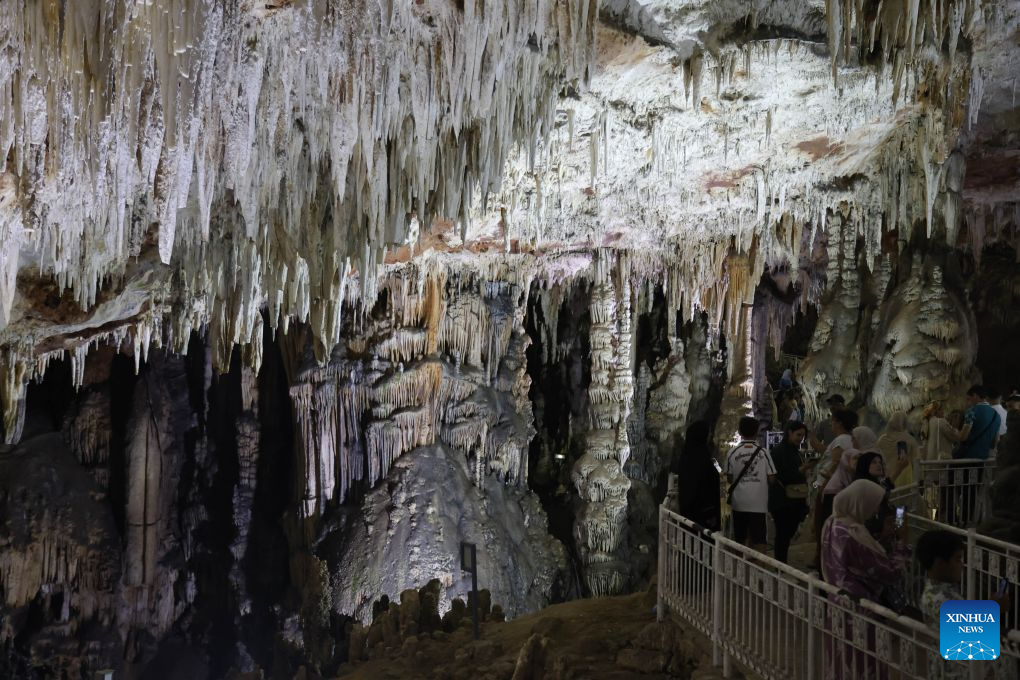 People visit the Beni Add caves in Tlemcen, Algeria, Aug. 17, 2026. The main gallery of Beni Add caves extend over 700 meters, with a depth reaching 57 meters, and are home to stalactites and stalagmites of varied shape. (Photo by Billel Bensalem/Xinhua)
