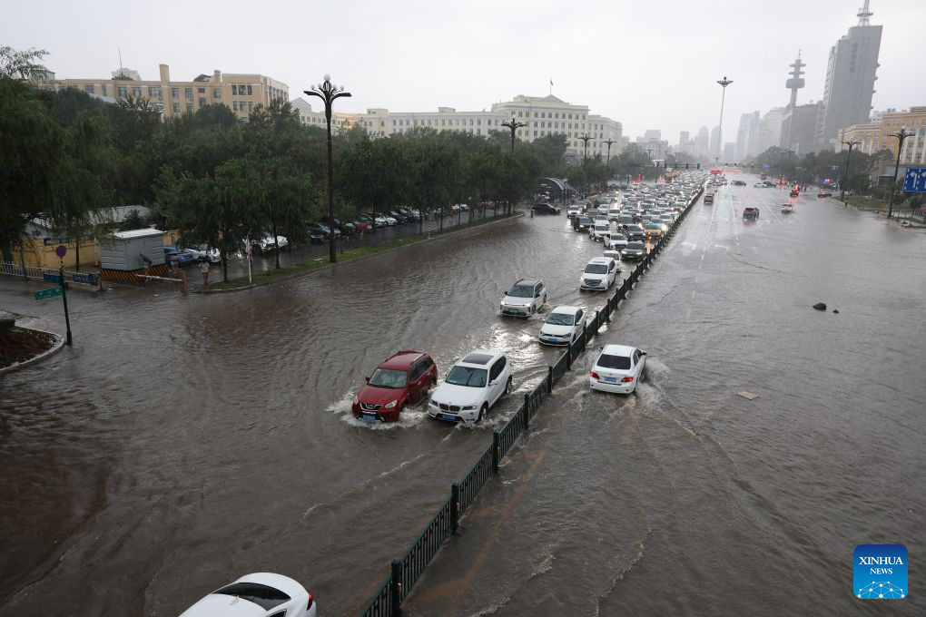 Vehicles move on a waterlogged street in Harbin, northeast China's Heilongjiang Province, Aug. 4, 2026. A heavy rain swept the city of Harbin on Tuesday. (Xinhua/Wang Song)