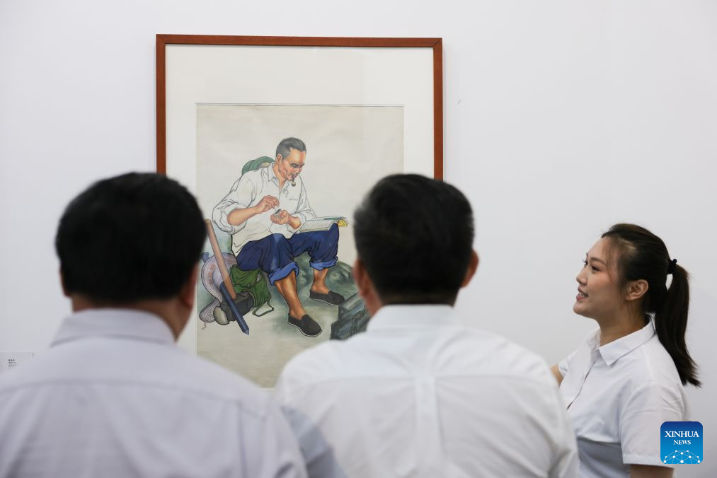 A docent introduces an artwork to visitors during a farmer painting exhibition at the Xinhua News Agency Art Museum in Beijing, capital of China, Aug. 25, 2026. (Xinhua/Wang Jingqiang)