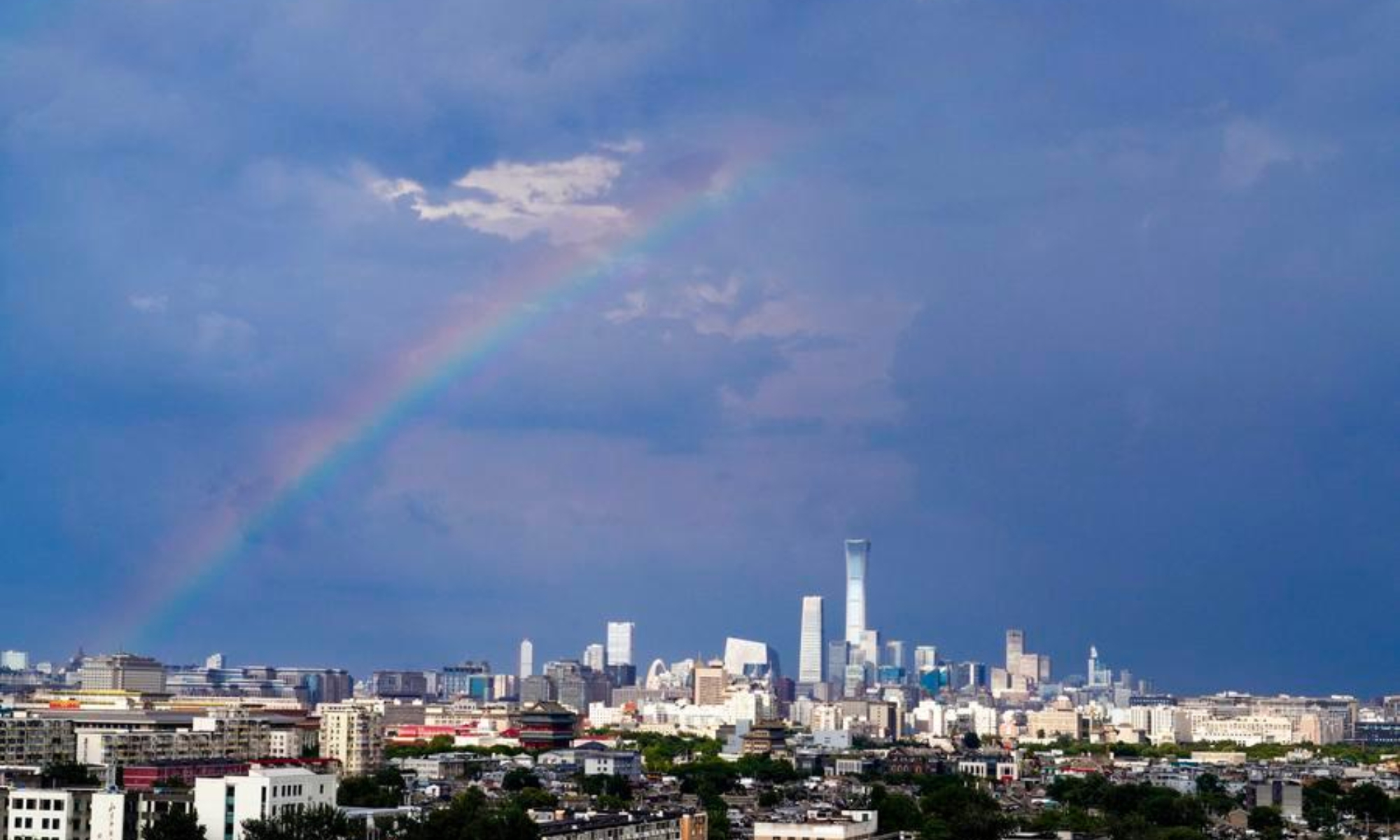A rainbow appears in the sky after rain in Beijing, capital of China, Aug. 3, 2026. (Xinhua/Du Juanjuan)
