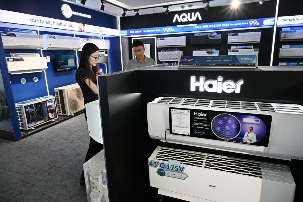 People visit an export product showroom of Haier in Laoshan District of Qingdao, east China's Shandong Province, Aug. 3, 2026. As unprecedented heatwaves scorch Europe this summer, demand for affordable and energy-efficient air conditioners is rising.

As a globally renowned home appliance manufacturer, China's Haier has seen a surge in orders from Europe. The company has adjusted its production plans for the European market, stepping up the manufacturing of air conditioner orders to meet international market demand. (Xinhua/Li Ziheng)