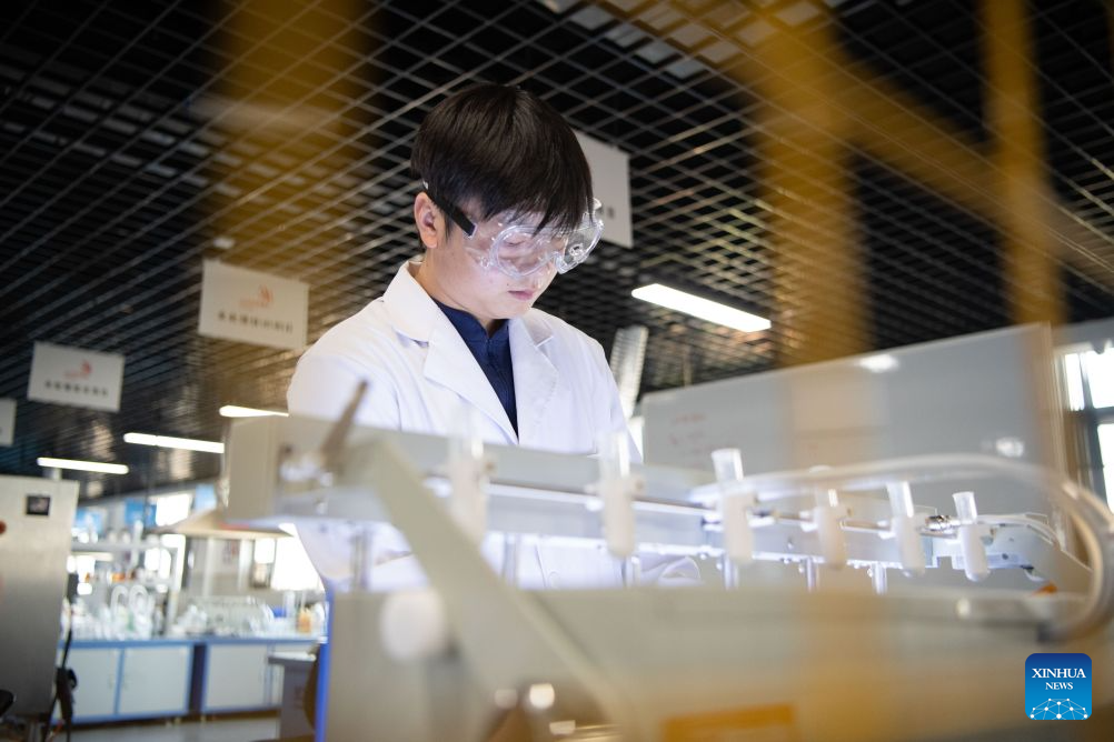 Lu Yi participates in a simulated competition training at a training base of Henan Chemical Technician College in Kaifeng City, central China's Henan Province, Sept. 1, 2026. (Photo by Kong Weijia/Xinhua)