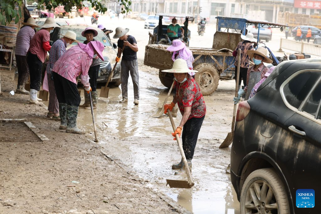 Sanitary workers clear mud from a street in Huating Town of Putian, southeast China's Fujian Province, Sept. 7, 2026. As heavy rainfall caused by Typhoon Saudel in Putian concluded on Saturday, floodwaters gradually receded in inundated areas of this city. Local authorities have since shifted to post-disaster recovery, undertaking tasks including water and power restoration, sanitation and disinfection, as well as the resettlement of affected residents. (Xinhua/Jiang Kehong)