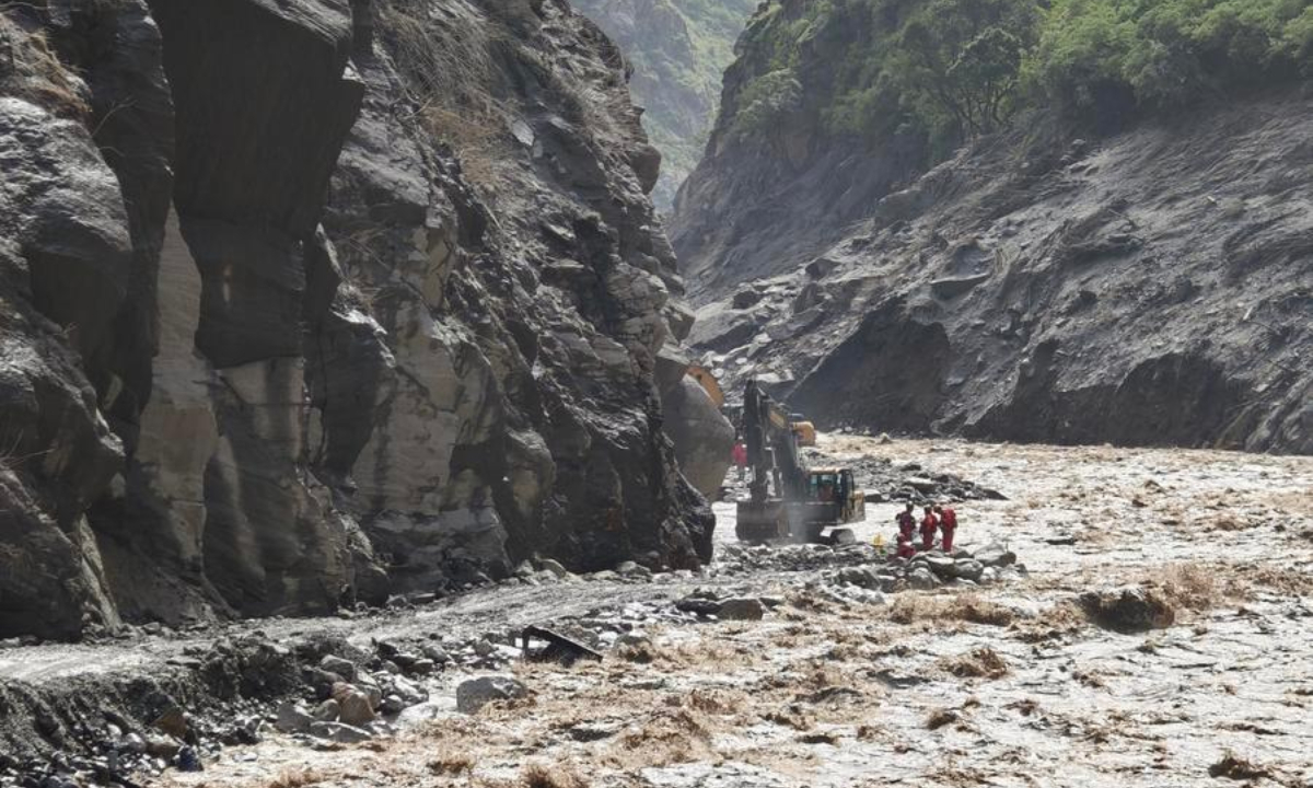Rescuers carry out search and rescue operations at the mudslide-hit area in Gyirong County, southwest China's Xizang Autonomous Region, Aug. 30, 2026. (Xinhua/Jigme Dorje)