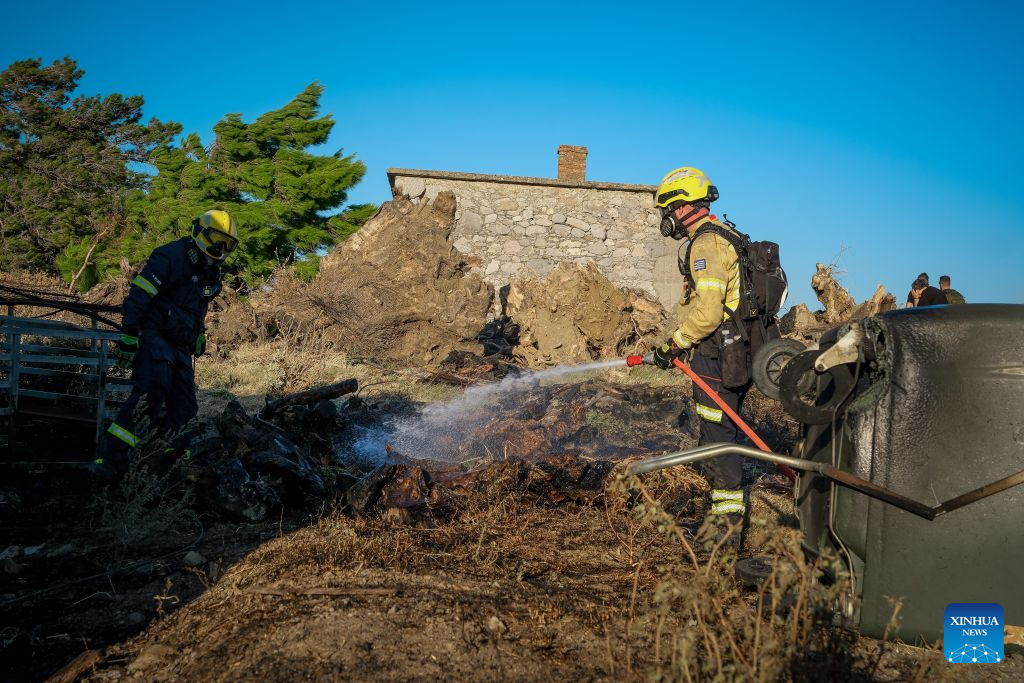 Firefighters take part in firefighting operations in Rethymno on the island of Crete, Greece, July 29, 2026. Two firefighters lost their lives while battling a fast-moving wildfire in Rethymno on the Greek island of Crete on Wednesday, as gale-force winds fueled the blaze across a front stretching more than 15 kilometers. (Photo by Rapanis Spiros/Xinhua)