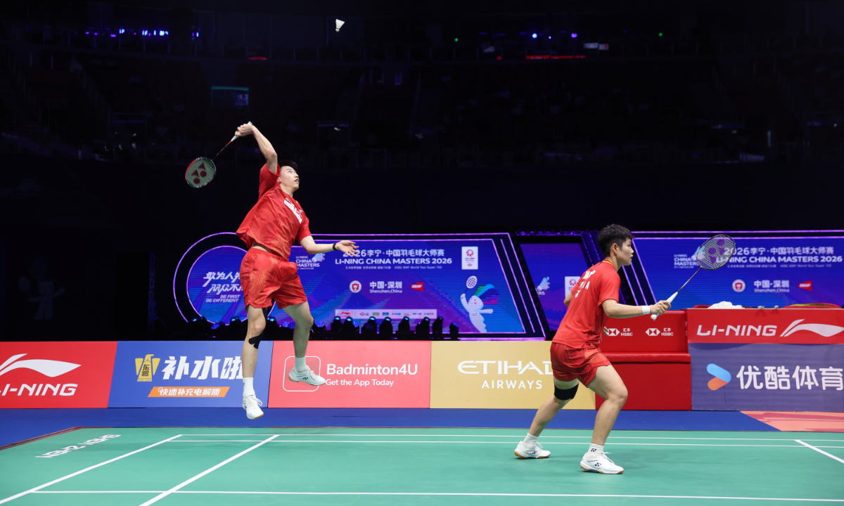 China's Feng Yanzhe (left) returns a shot during the mixed doubles final at the China Masters in Shenzhen on September 6, 2026. Photo: Cui Meng/GT