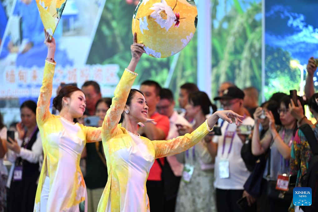 Actors from Vietnam perform during the 23rd China-ASEAN Expo in Nanning, south China's Guangxi Zhuang Autonomous Region, Sept. 18, 2026. Various cultural performances have become highlights of the ongoing 23rd China-ASEAN Expo. (Xinhua/Huang Xiaobang)