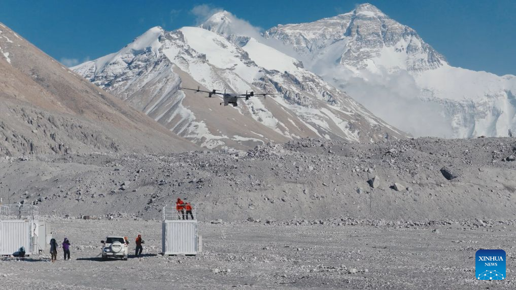 Members of a joint Chinese scientific expedition team fly DJI EV50, a latest vertical take-off and landing fixed-wing hybrid drone, to work on the northern slope of Mount Qomolangma in southwest China's Xizang Autonomous Region, on May 21, 2026. A joint Chinese scientific expedition team has successfully measured vertical ozone distribution data from the ground up to an altitude of 8,861 meters above sea level in the Mount Qomolangma area. Using the latest vertical take-off and landing fixed-wing hybrid drone, the joint team from the Peking University (PKU) and Chinese Academy of Sciences also fully captured the entire process of downward ozone transport driven by glacier winds. These achievements have added a crucial piece of observational evidence to the study of high-concentration ozone and its changing trends over the Qinghai-Tibet Plateau in western China. (Xinhua)