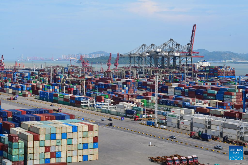 This photo taken on July 29, 2026 shows a view of a quay in Xiamen, southeast China's Fujian Province. The sea-rail intermodal rail line is among China's first batch of key projects promoting the integration of transport and logistics. Stretching 1,586 meters, it is designed to handle an annual throughput of 250,000 TEUs of containers and 250,000 tonnes of bulk cargo.
Running perpendicularly to the shoreline and located just 70 meters from the quay apron, the rail line enables cargo to be transferred directly from ships to trains for onward transport. (Xinhua/Lin Shanchuan)
