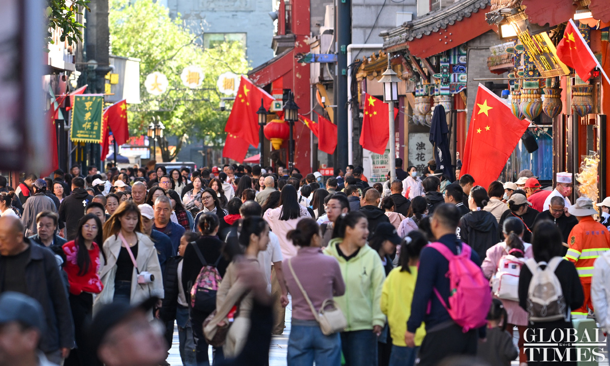 Beijing’s pedestrian streets thronged with visitors on National Day Photo: Chen Tao/GT