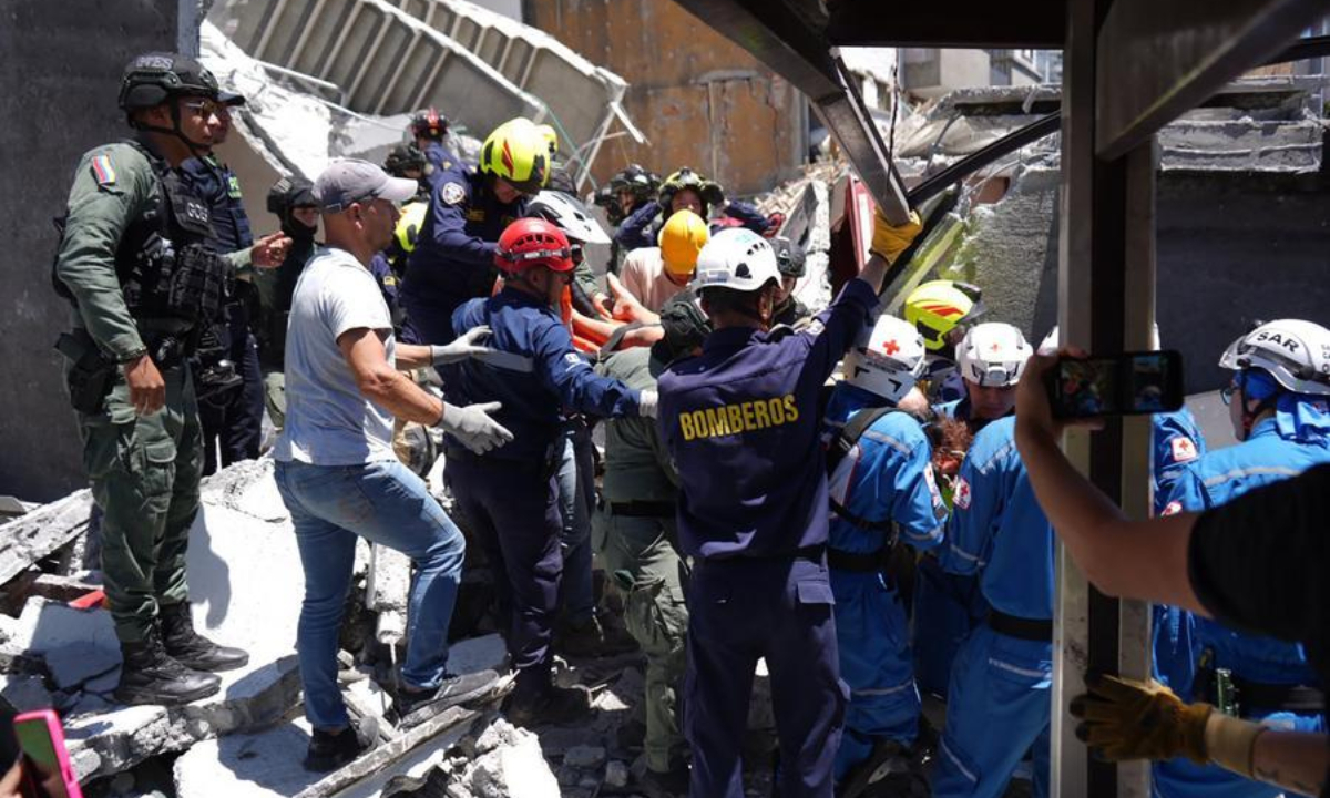 Rescuers work at a collapsed building after an earthquake in the city of Manizales, Colombia, Aug. 10, 2026. (COLPRENSA/Handout via Xinhua)