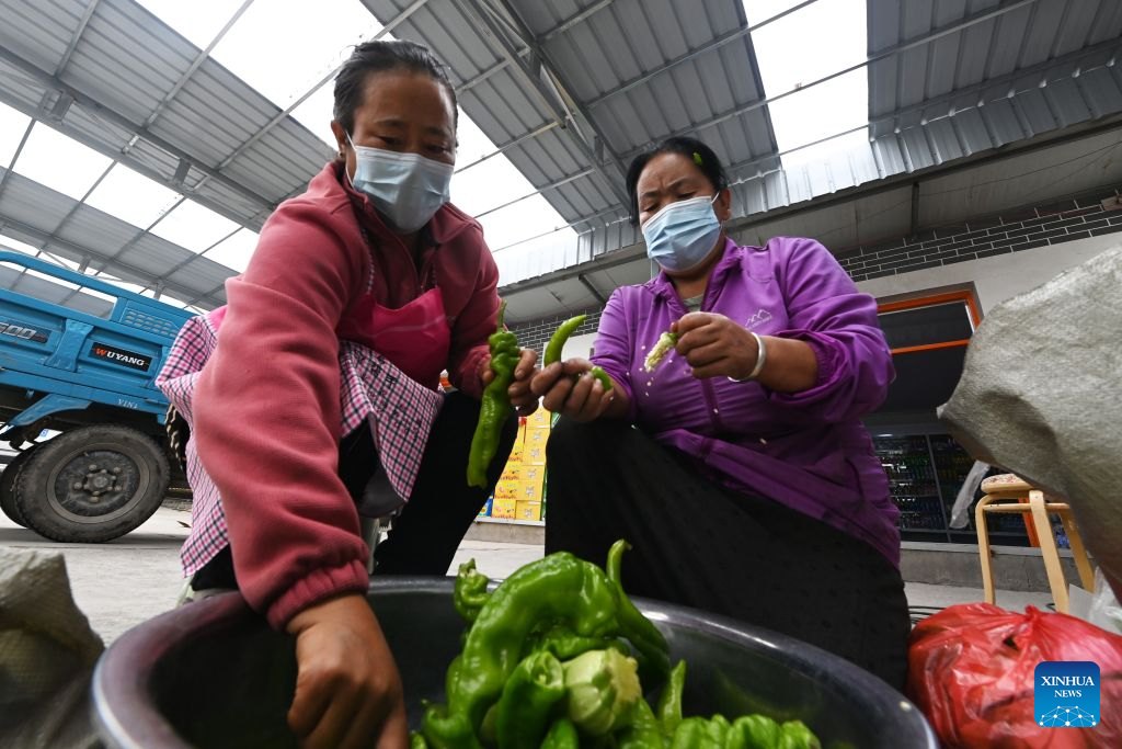 Villagers prepare lunch at a temporary relocation site in Madang Town, Xiahe County of the Tibetan Autonomous Prefecture of Gannan, northwest China's Gansu Province, July 16, 2026. Severe convective weather triggered mountain torrents here from July 13 to 14. Two temporary relocation sites were set up in Madang Town to accommodate 107 affected residents. (Xinhua/Fan Peishen)