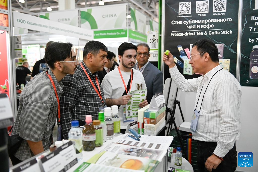 Visitors talk with an exhibitor at the 35th WorldFood Expo in Moscow, Russia, on Sept. 15, 2026. The 35th WorldFood Expo kicked off here on Tuesday with the participation of more than 1,000 exhibitors. The event will run until Sept. 18. (Xinhua/Alexander Zemlianichenko Jr)