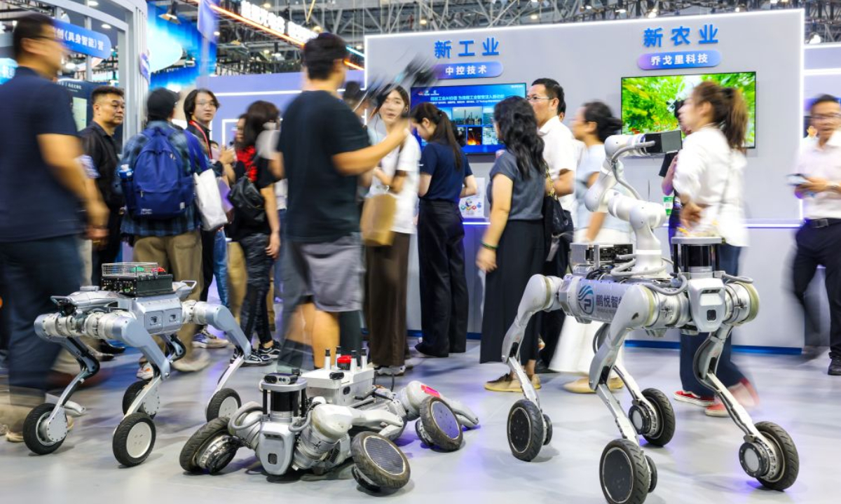 People visit the exhibition area of Artificial Intelligence at the fifth Global Digital Trade Expo (GDTE) in Hangzhou, east China's Zhejiang Province, Sept. 24, 2026. (Xinhua/Jiang Han)