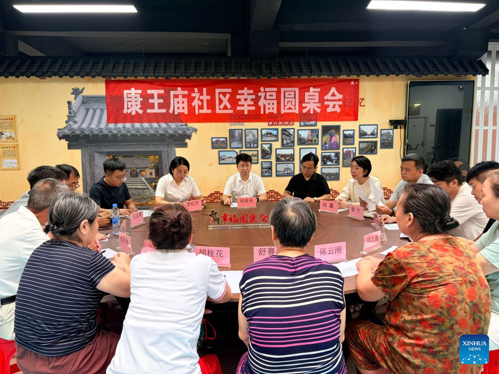 Residents and officials attend a roundtable discussion at a community in Xihu District of Nanchang, east China's Jiangxi Province, Aug. 8, 2026.
As a form of grassroots community governance, roundtable discussions are widely organized in residential communities across the city to address residents' concerns, resolve neighborhood disputes, and tackle community issues. (Photo by Cai Wenting/Xinhua)