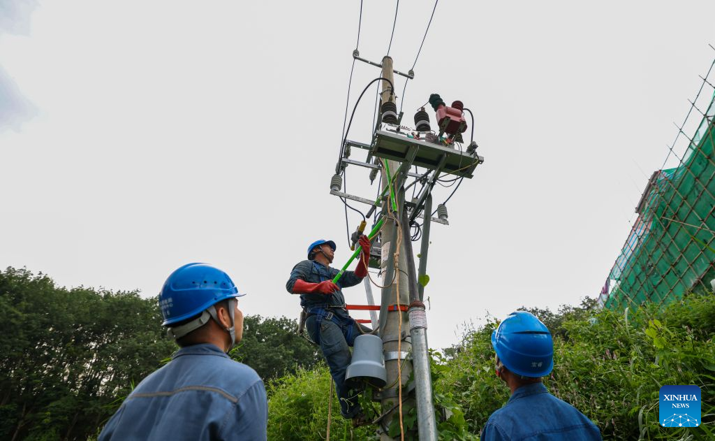 Staff members from the Hainan branch of China Southern Power Grid repair a power facility in Wuzhishan City, south China's Hainan Province, Sept. 15, 2026. As the intensity and extent of torrential rainfall decreased, Hainan has shifted to full-scale post-disaster recovery operations across the province. (Xinhua/Yang Guanyu)