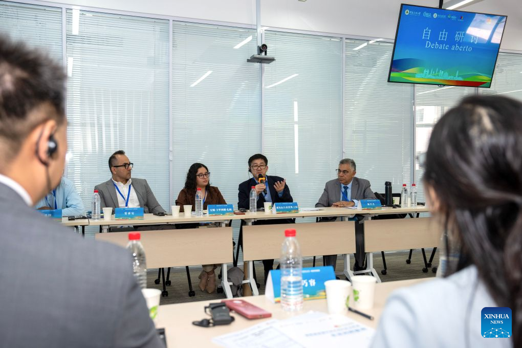 Participants speak at an open-floor discussion during the fourth edition of the understanding Chinese modernization workshop in Beijing, capital of China, Sept. 22, 2026. Themed on common prosperity, the workshop was held here on Tuesday as part of the events in honor of the 2026 China-Brazil Cultural Year. (Xinhua/Zhang Xiaoyu)