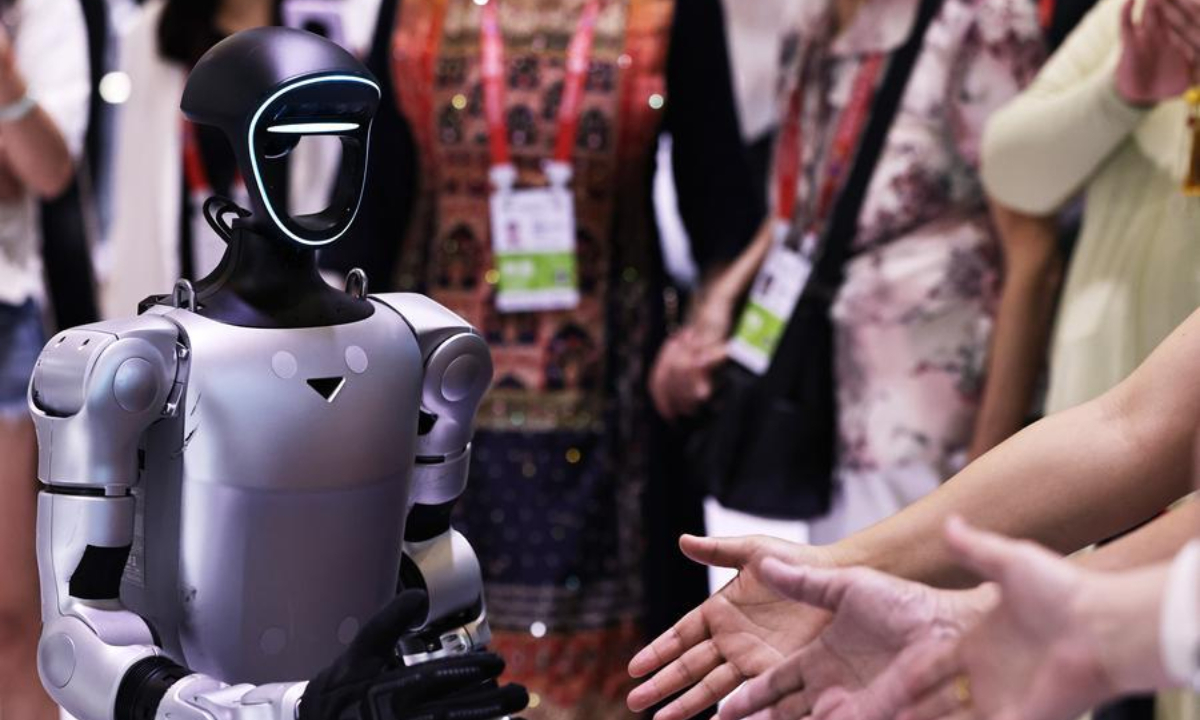 Visitors interact with a robot from Unitree Robotics during the sixth China International Consumer Products Expo (CICPE) in Haikou, south China's Hainan Province, April 14, 2026. (Xinhua/Gao Jing)