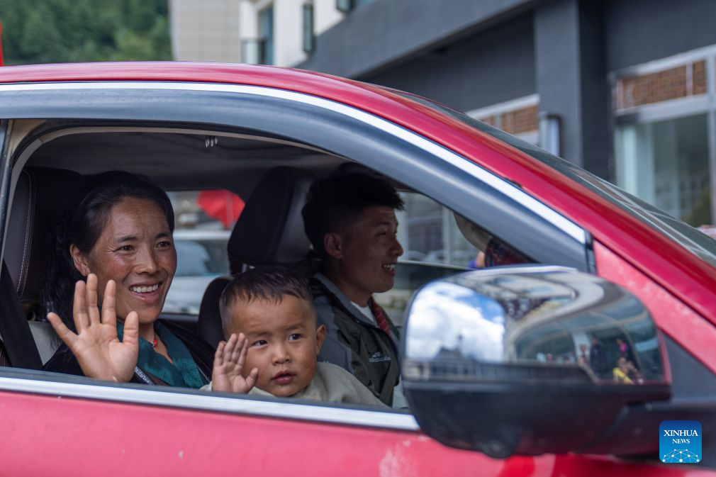People take a vehicle and return home from a temporary relocation site in Gyirong Town, southwest China's Xizang Autonomous Region, Sept. 7, 2026. A fast-moving chain mudslide, triggered by a high-altitude glacier collapse in Nepal, struck Gyirong Port on the China-Nepal border in southwest China's Xizang Autonomous Region on Aug. 26, causing heavy casualties and leaving many missing. A barrier lake caused by the mudslide posed a serious threat to the lives and safety of the residents in the surrounding villages.
A total of 499 villagers were evacuated to Gyirong Town by the local authorities for their safety and experts were organized to carry out hidden danger investigations and hydrological monitoring to assess the risks of secondary disasters.
By far, the barrier lake on the upper reaches of the core affected zone of the mudslide-hit Gyirong Port has been drained. The local government has dispatched vehicles to transfer the affected people home in succession. On Monday, residents at the temporary relocation sites of Gyirong Town started returning home in an orderly manner. (Xinhua/Tenzing Nima Qadhup)