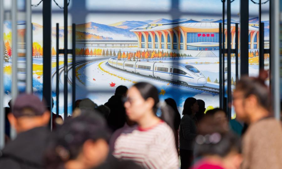 People visit the Yichunxi Railway Station of the Harbin-Yichun high-speed railway in Yichun, northeast China's Heilongjiang Province, Sept. 28, 2026. (Xinhua/Zhang Tao)