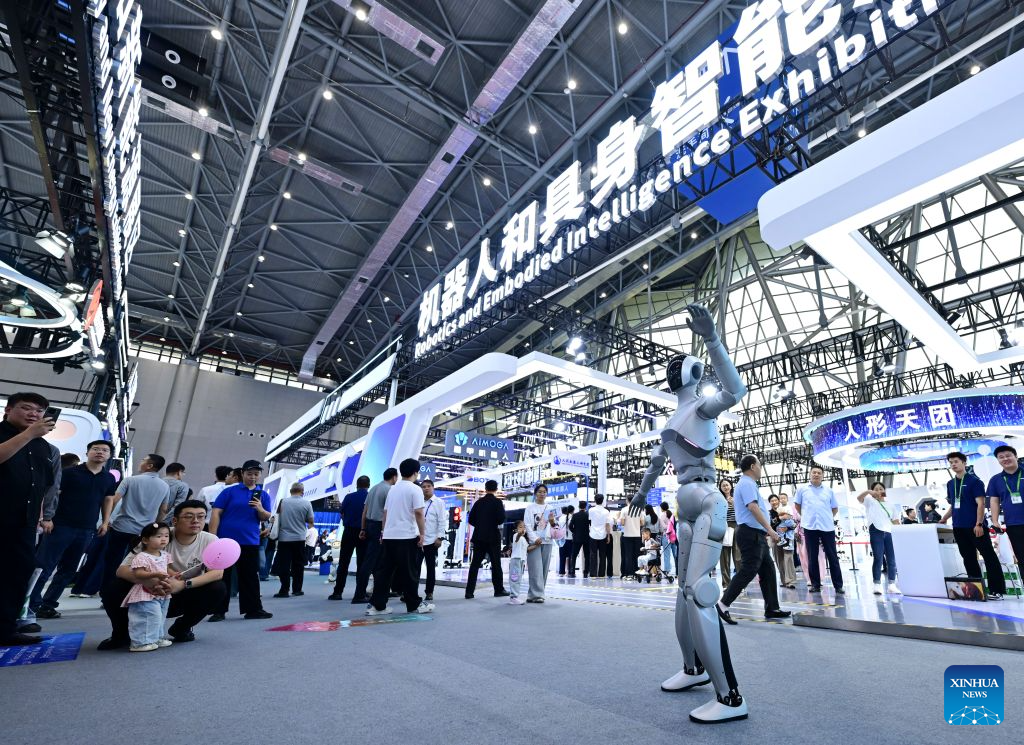 A humanoid robot performs at the 2026 World Manufacturing Convention (WMC) in Hefei, east China's Anhui Province, Sept. 21, 2026. The ongoing 2026 WMC showcases wide-ranging applications of robots. (Xinhua/Zhou Mu)