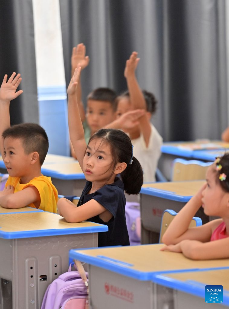 Students attend a class on the first day of the new semester at a school in Yunbiao Town of Hengzhou, south China's Guangxi Zhuang Autonomous Region, Aug. 31, 2026. A new semester kicked off for primary and secondary schools in Hengzhou on Monday.
Hengzhou suffered severe flooding triggered by Typhoon Maysak in July this year. After cleanup, repair, and disinfection, all the flood-affected schools started the new semester. (Xinhua/Huang Xiaobang)