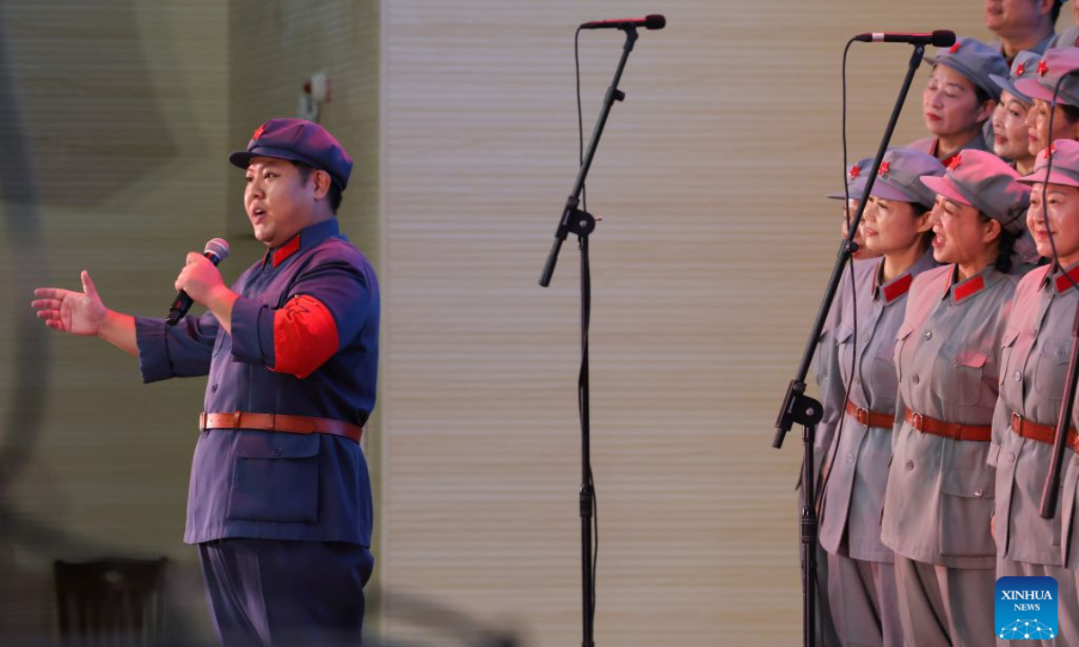 Lai Feihong (1st L), vocal artistic director of the Long March Origin choir, stages a performance at a middle school in Yudu County, east China's Jiangxi Province, Sept. 3, 2026. (Xinhua/Wang Jingqiang)