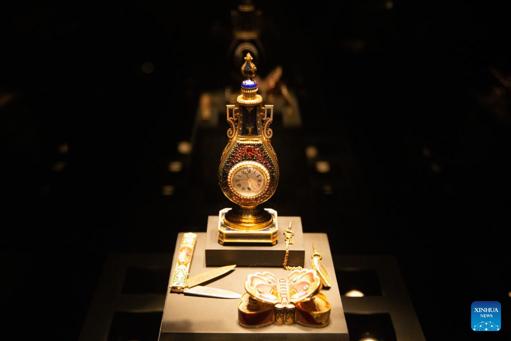 Photo taken on Aug. 26, 2026 shows a vase-shaped clock displayed at the Clock Gallery of the Jerusalem Museum of Art in Jerusalem. The Clock Gallery of the Jerusalem Museum of Art showcases over 200 rare timepieces from the 18th and 19th centuries, including pocket watches, table clocks, and novelty clocks, highlighting the fusion of precision engineering and fine craftsmanship. (Xinhua/Chen Junqing)