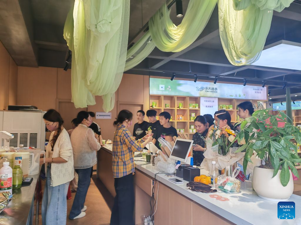 Tourists buy matcha-flavored ice creams at a store in Jiangkou County, Tongren City, southwest China's Guizhou Province, May 30, 2026. (Xinhua/Wu Si)