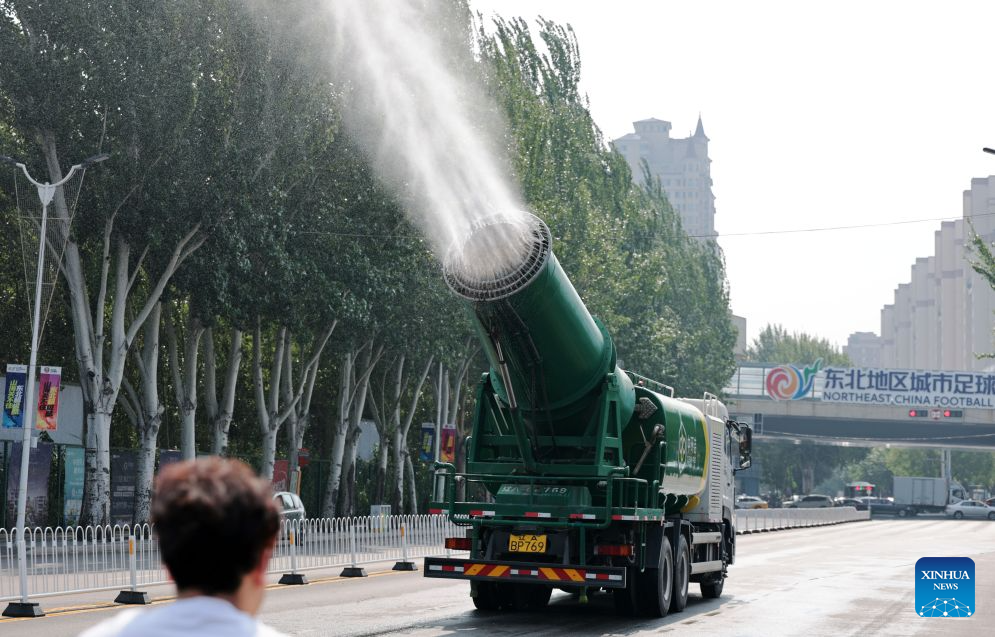 A mist cooling vehicle drives on a road in Shenyang, northeast China's Liaoning Province, July 30, 2026. (Xinhua/Li Gang)