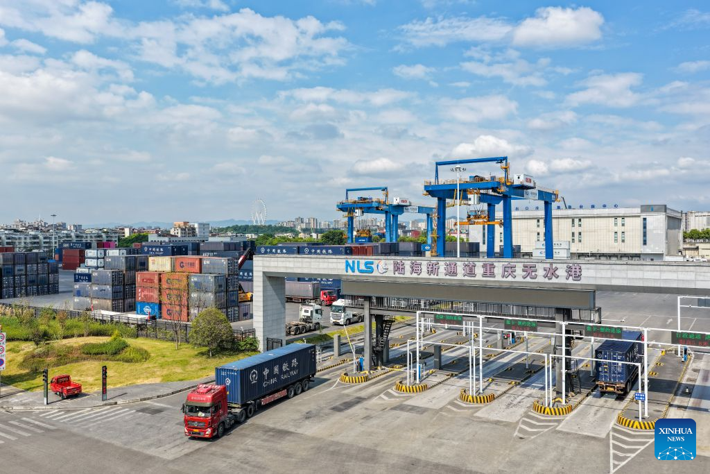 An aerial drone photo taken on July 28, 2026 shows a vehicle transferring containers at the dry port of the New International Land-Sea Trade Corridor in Chongqing International Logistics Hub Park in southwest China's Chongqing Municipality.(Xinhua/Huang Wei)
