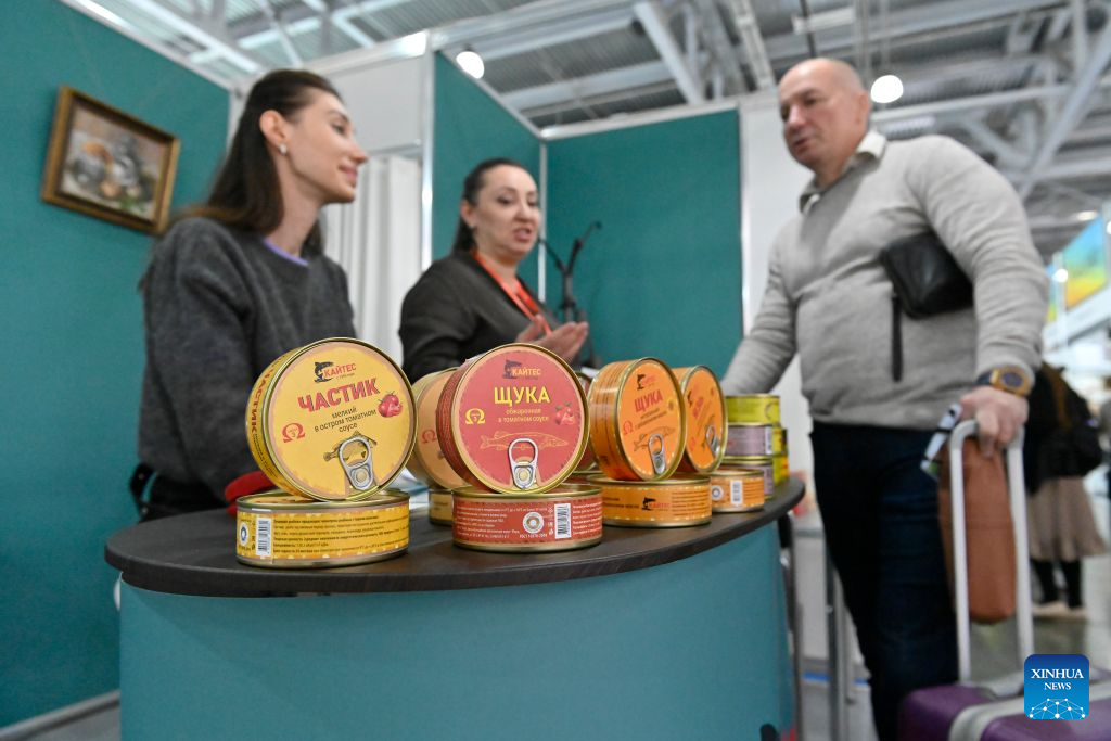 A visitor learns about canned food at the 35th WorldFood Expo in Moscow, Russia, on Sept. 15, 2026. The 35th WorldFood Expo kicked off here on Tuesday with the participation of more than 1,000 exhibitors. The event will run until Sept. 18. (Xinhua/Alexander Zemlianichenko Jr)