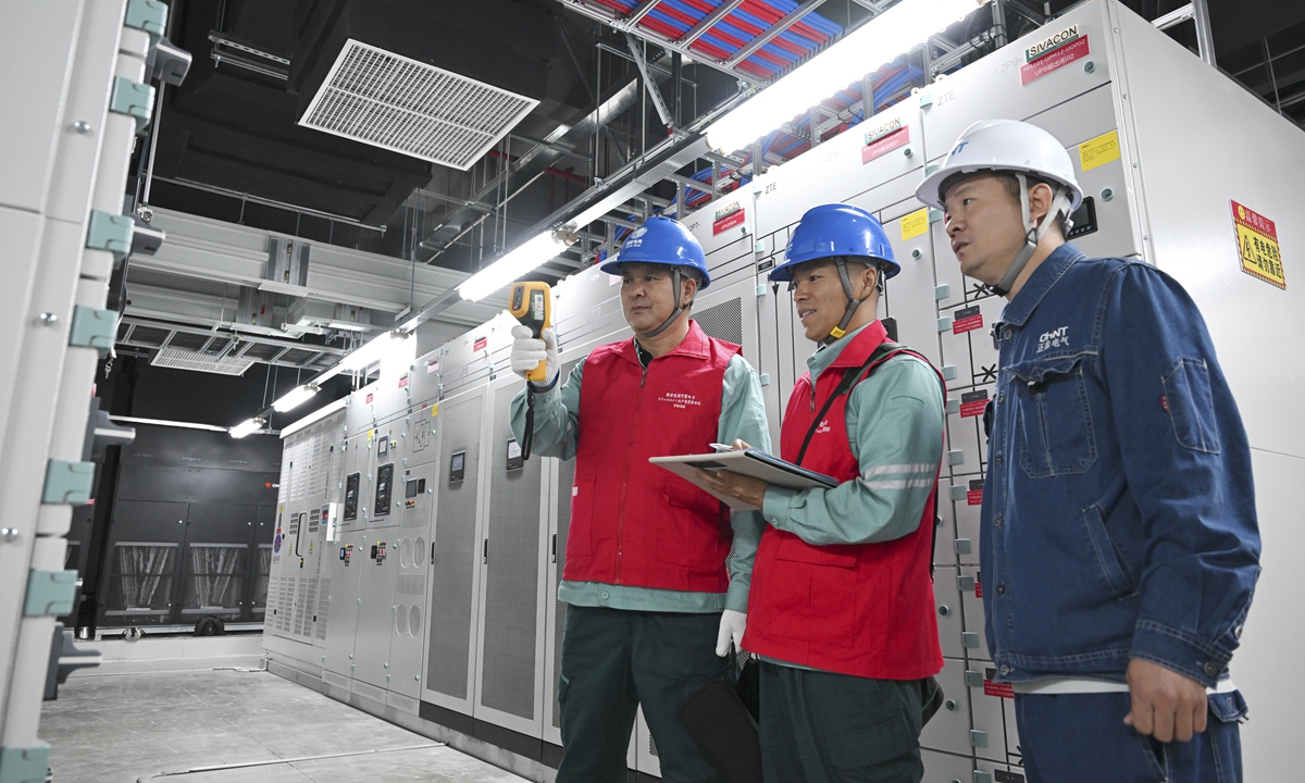 Staff provide electricity services for enterprises at a green electricity and digital intelligence center in Minning township, Ningxia, on June 15, 2026.