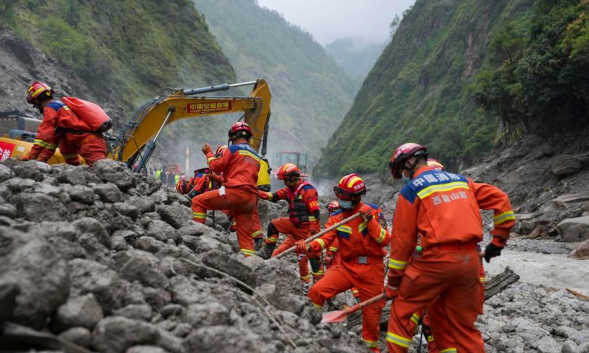 Rescuers carry out search and rescue operations at the mudslide-hit area in Gyirong County, southwest China's Xizang Autonomous Region, Aug. 29, 2026. (Xinhua/Jigme Dorje)