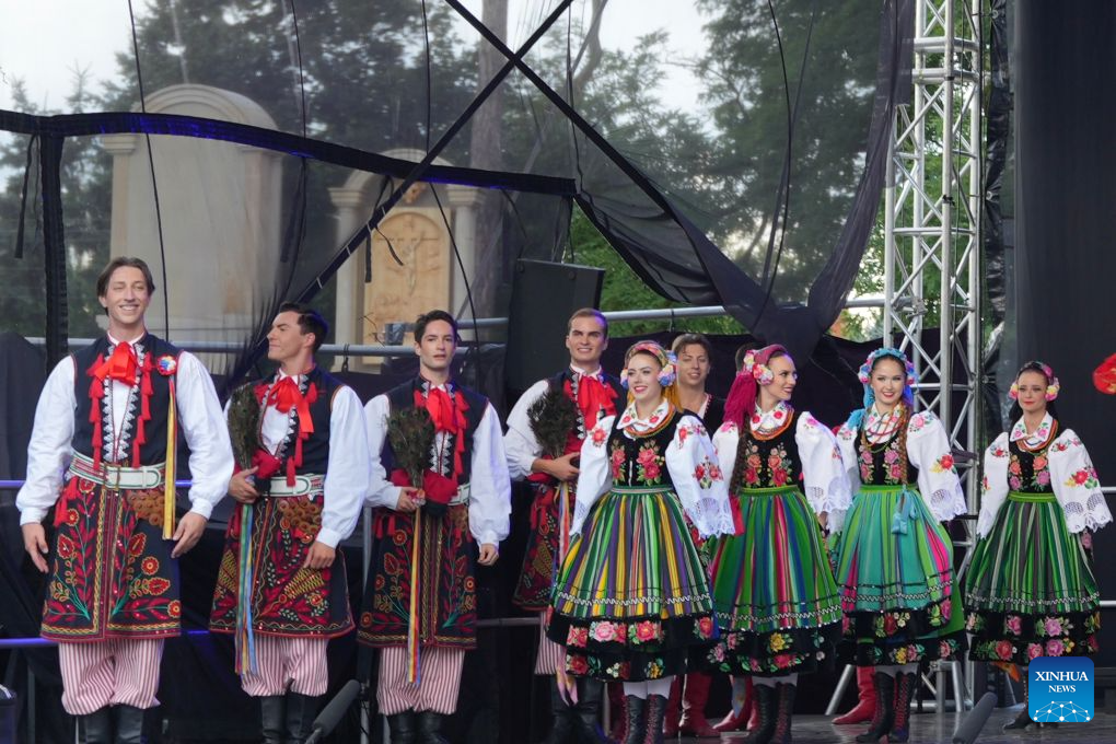 People in traditional costumes perform at the Harvest Festival in Warsaw, Poland, Aug. 23, 2026. (Xinhua/Yue Yuanyuan)