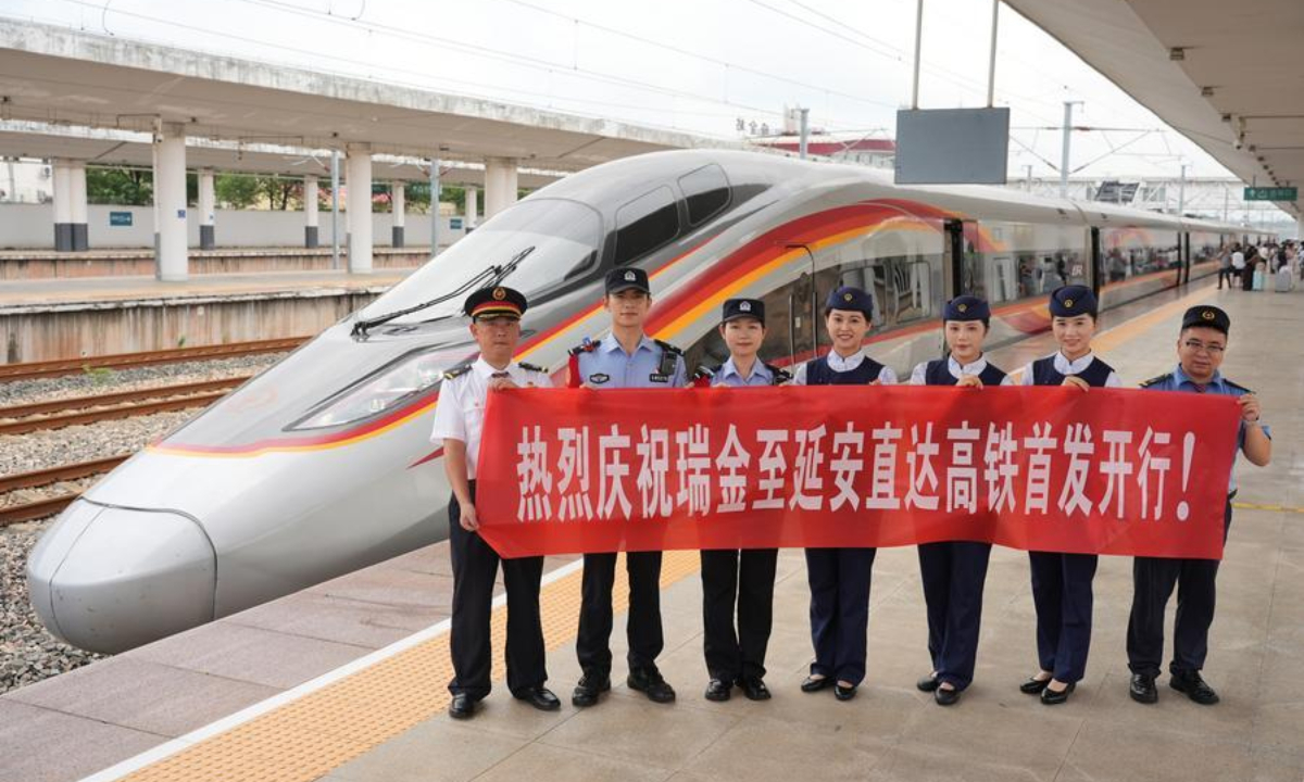 Crew members of the train G3998 pose for a group photo at Ruijin Station in Ruijin, east China's Jiangxi Province, Sept. 6, 2026. (Xinhua/Shao Rui)