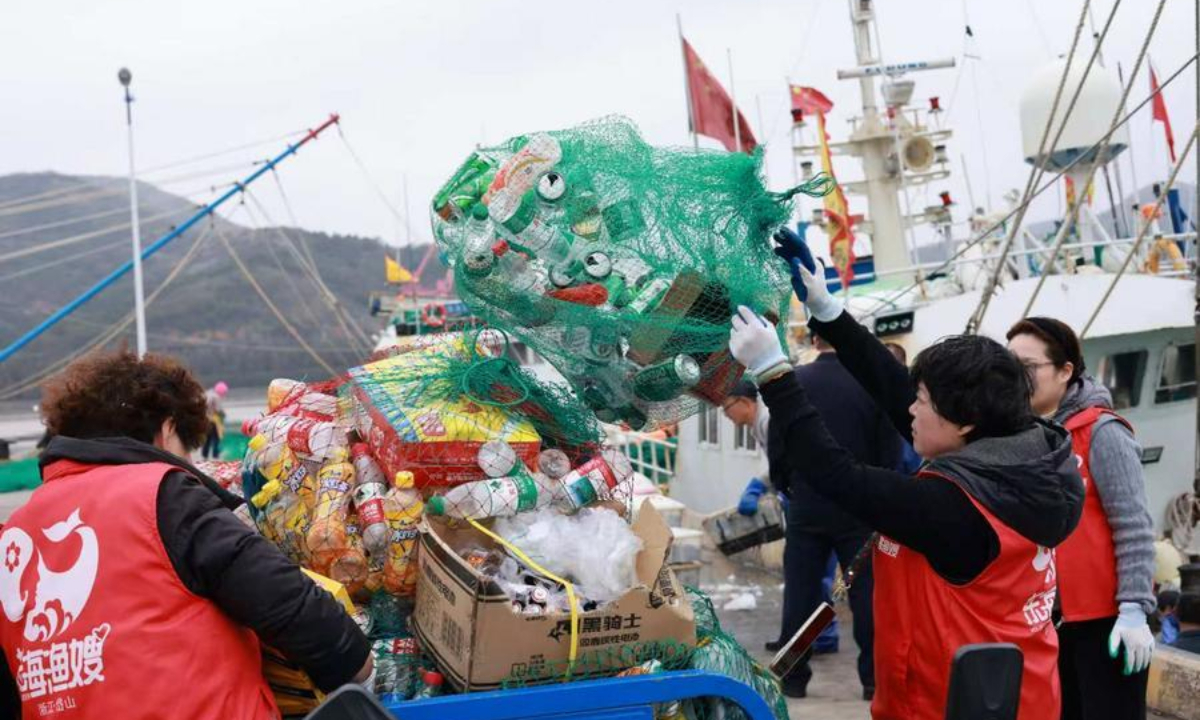 Environmental volunteers collect marine plastic waste in Zhoushan City, east China's Zhejiang Province, Feb. 3, 2026. (Xinhua)