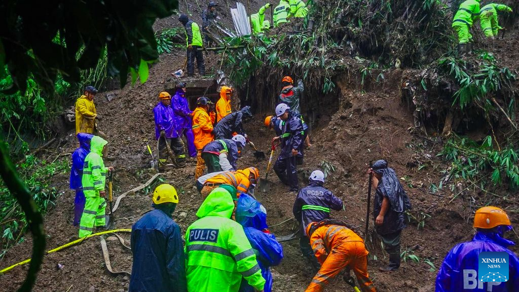 Rescuers conduct search and rescue operations at the site of a landslide in Baguio City, the Philippines, Aug. 10, 2026.
Four people were killed and six others missing after a landslide buried three houses in Baguio City in northern Philippines, local media reported on Monday.
The landslide struck at around 7 p.m. local time Sunday in Riverside, Barangay Guisad Surong, Baguio City, burying 13 people. As of Monday morning, seven had been pulled from the debris, according to the police. (Baguio Public Information Office/Handout via Xinhua)