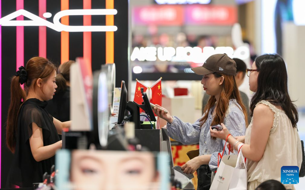Customers pay bills at a duty-free shop in Haikou, south China's Hainan Province, Oct. 7, 2026. According to Haikou customs, the customs authority supervised offshore duty-free purchases worth 855 million yuan (about 126.8 million U.S. dollars) during the seven-day National Day holiday from Oct. 1 to 7, involving 123,000 shopping visits and 696,800 items. (Xinhua/Yang Guanyu)