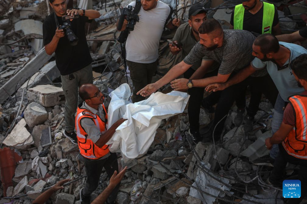 Palestinian civil defense crews transfer a body from the rubble of a collapsed building that housed displaced Palestinians in Gaza City, Sept. 16, 2026. The death toll from the collapse of a residential building in western Gaza City rose to 21, including 11 children and six women, with more than 25 injured, local officials and residents said Wednesday. (Photo by Rizek Abdeljawad/Xinhua)
