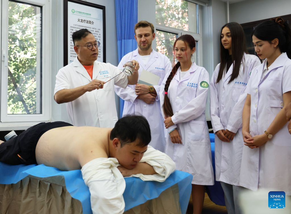 Professor Dong Baoqiang (1st L, rear) demonstrates cupping therapy for foreign students at Liaoning University of Traditional Chinese Medicine in Shenyang, northeast China's Liaoning Province, Sept. 3, 2026. Liaoning University of Traditional Chinese Medicine attaches great importance to international exchange and cooperation, having established partnerships with universities, medical institutions, and academic organizations from 35 countries and regions.

With the arrival of the new semester, a group of international students from the United States, Russia, Australia, Pakistan, El Salvador, Brazil, Vietnam, Thailand and other countries have enrolled at Liaoning University of Traditional Chinese Medicine to learn Traditional Chinese Medicine (TCM) physiotherapies such as cupping, acupuncture, moxibustion, and bone-setting treatments. (Xinhua/Han He)