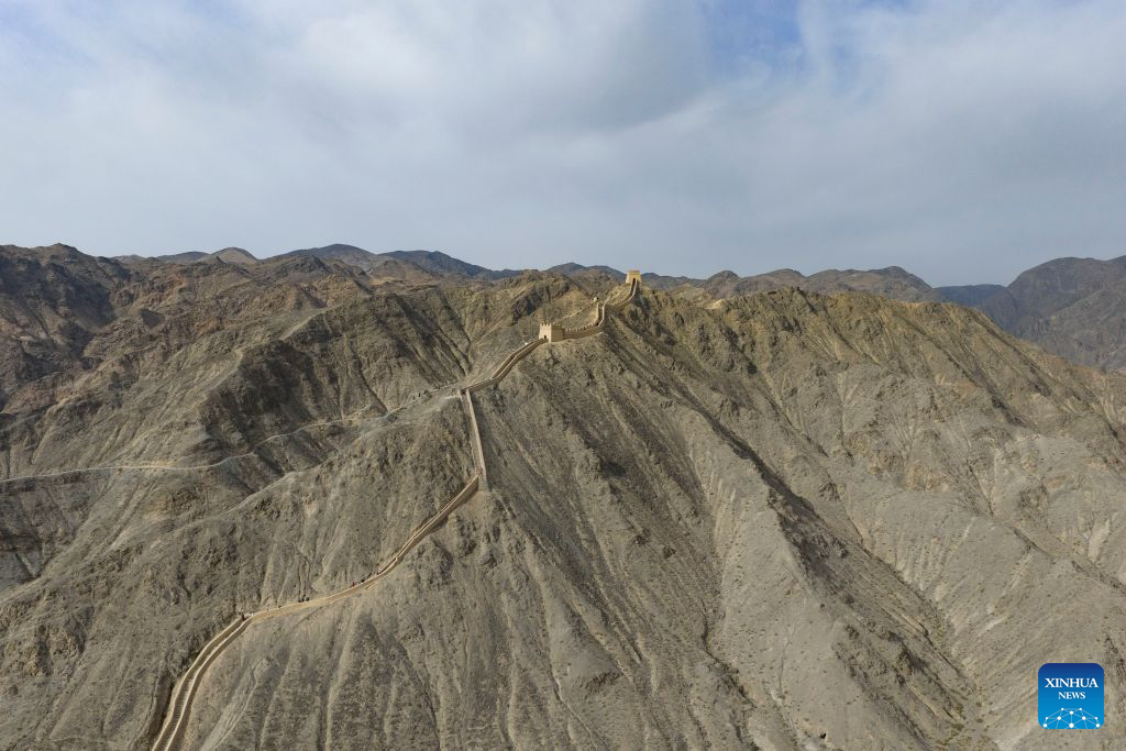 An aerial drone photo taken on Oct. 29, 2025 shows a section of the Great Wall in the city of Jiayuguan, northwest China's Gansu Province. Jiayuguan, the westernmost point of China's Ming Dynasty Great Wall, and the ancient city of Petra in Jordan are both landmarks boasting rich cultural heritage.
In 2017, they established a twinhood relationship, built on the fact that both are UNESCO-listed World Heritage sites, distinguished by their unique and creative architecture in harmony with the natural environment.
In 2025, the Chinese city of Jiayuguan and the Jordanian city of Petra signed an agreement on cooperation in culture and tourism at the archaeological site of Petra, seeking to strengthen the friendly ties between the two historical sites. (Xinhua/Chen Bin)