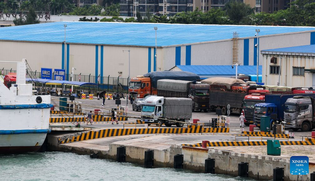 Vehicles board a passenger and freight ferry at Xiuying Port in Haikou, south China's Hainan Province, Aug. 26, 2026. The passenger and freight ferry services across the Qiongzhou Strait have resumed in an orderly manner on Wednesday afternoon as the impact of Typhoon Narra gradually weakened. (Xinhua/Yang Guanyu)