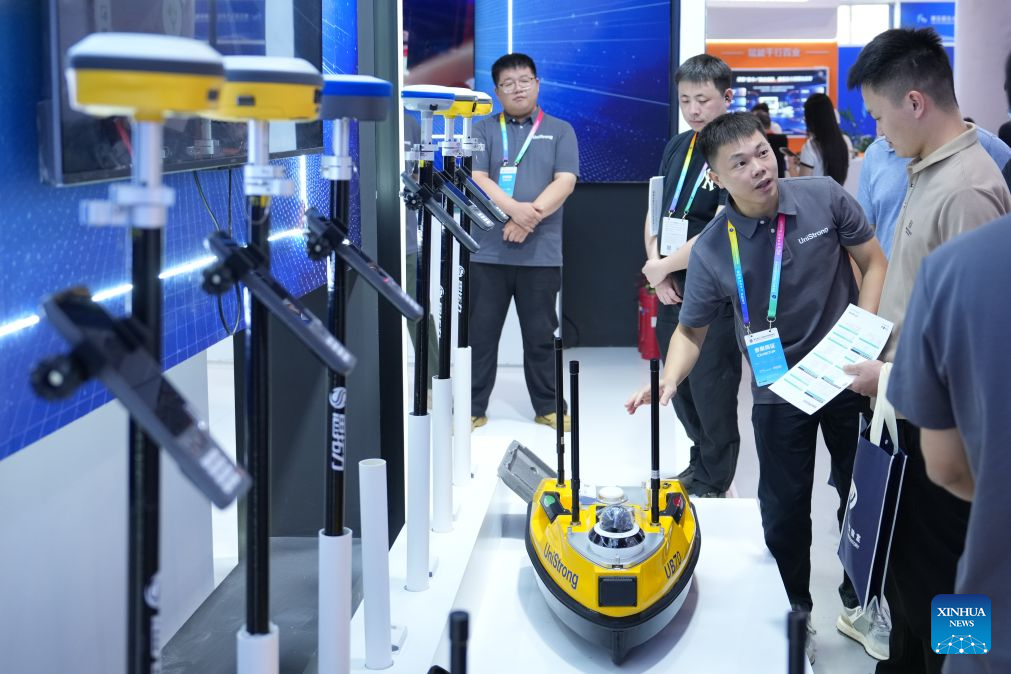 People learn about an unmanned survey vessel at the exhibition area of the 5th International Summit on BeiDou Navigation Satellite System (BDS) Applications in Zhuzhou, central China's Hunan Province, Sept. 15, 2026. The 5th International Summit on BDS Applications kicked off in Zhuzhou on Tuesday, attracting about 900 domestic and international experts, scholars, business leaders, government officials, and representatives of international organizations to its opening ceremony. (Xinhua/Chen Zhenhai)