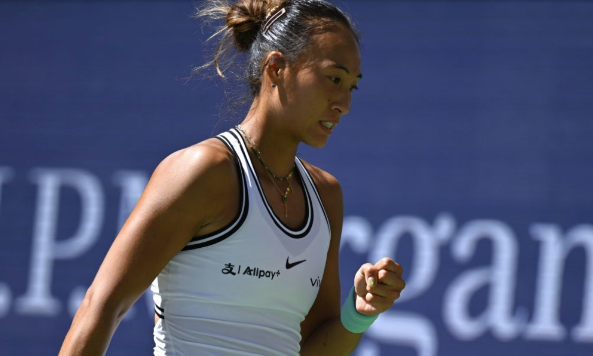 Zheng Qinwen celebrates a point during the women's singles fourth round match betweetn Zheng Qinwen of China and Iga Swiatek of Poland at the 2026 US Open tennis championships in New York, the United States, Sept. 7, 2026. (Xinhua/Li Rui)