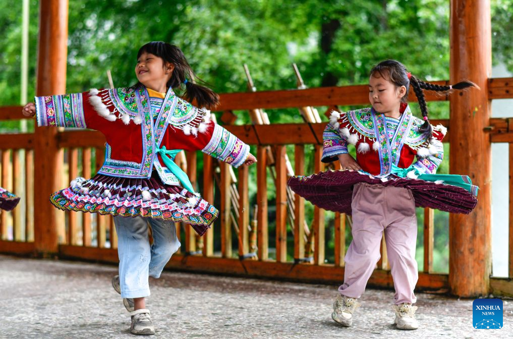 Students learn to dance at the Wuying teaching site in Wuying Village on the border between south China's Guangxi Zhuang Autonomous Region and southwest China's Guizhou Province, Sept. 4, 2026.(Xinhua/Yang Wenbin)